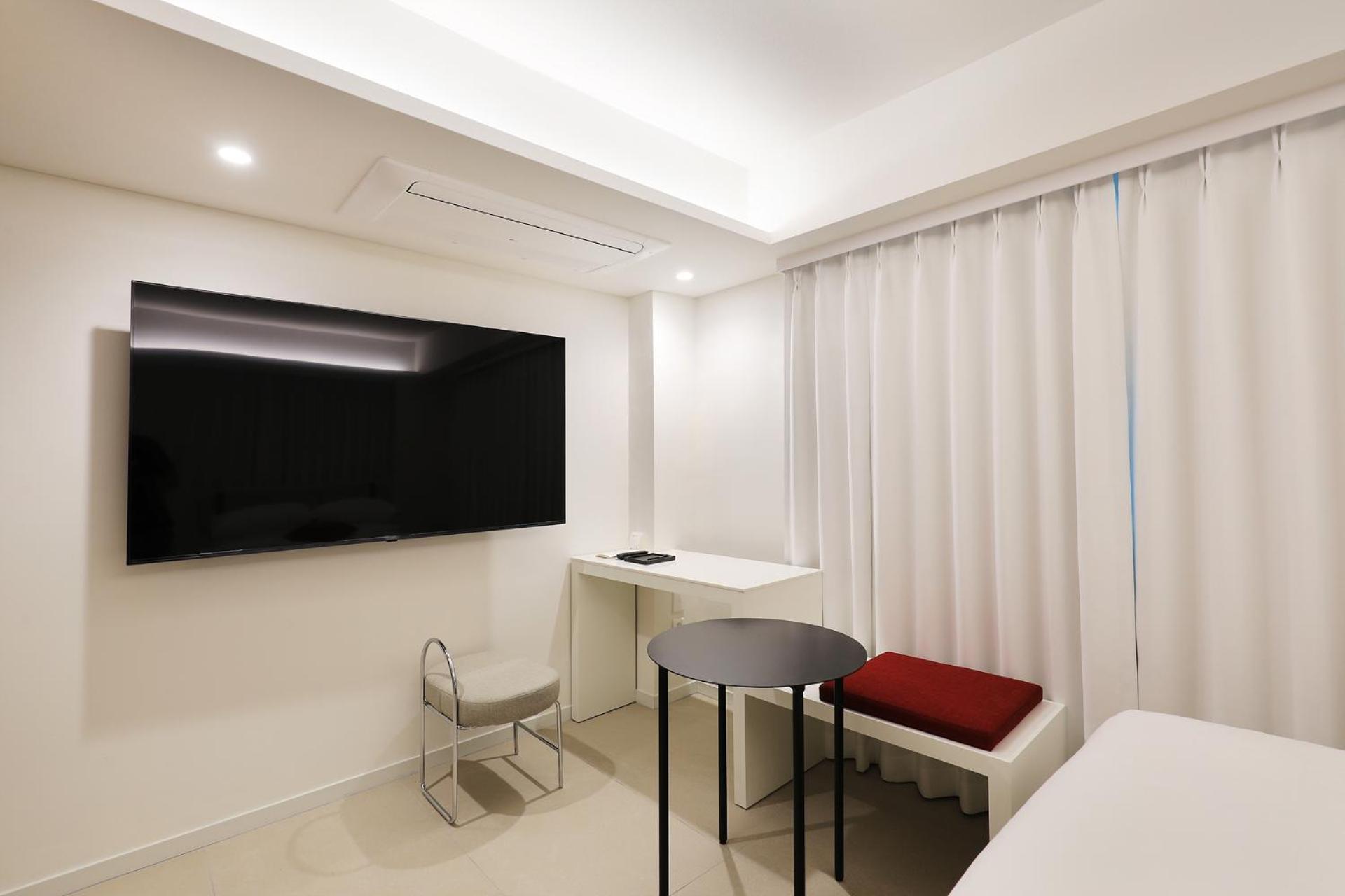 Khách sạn By The Designers