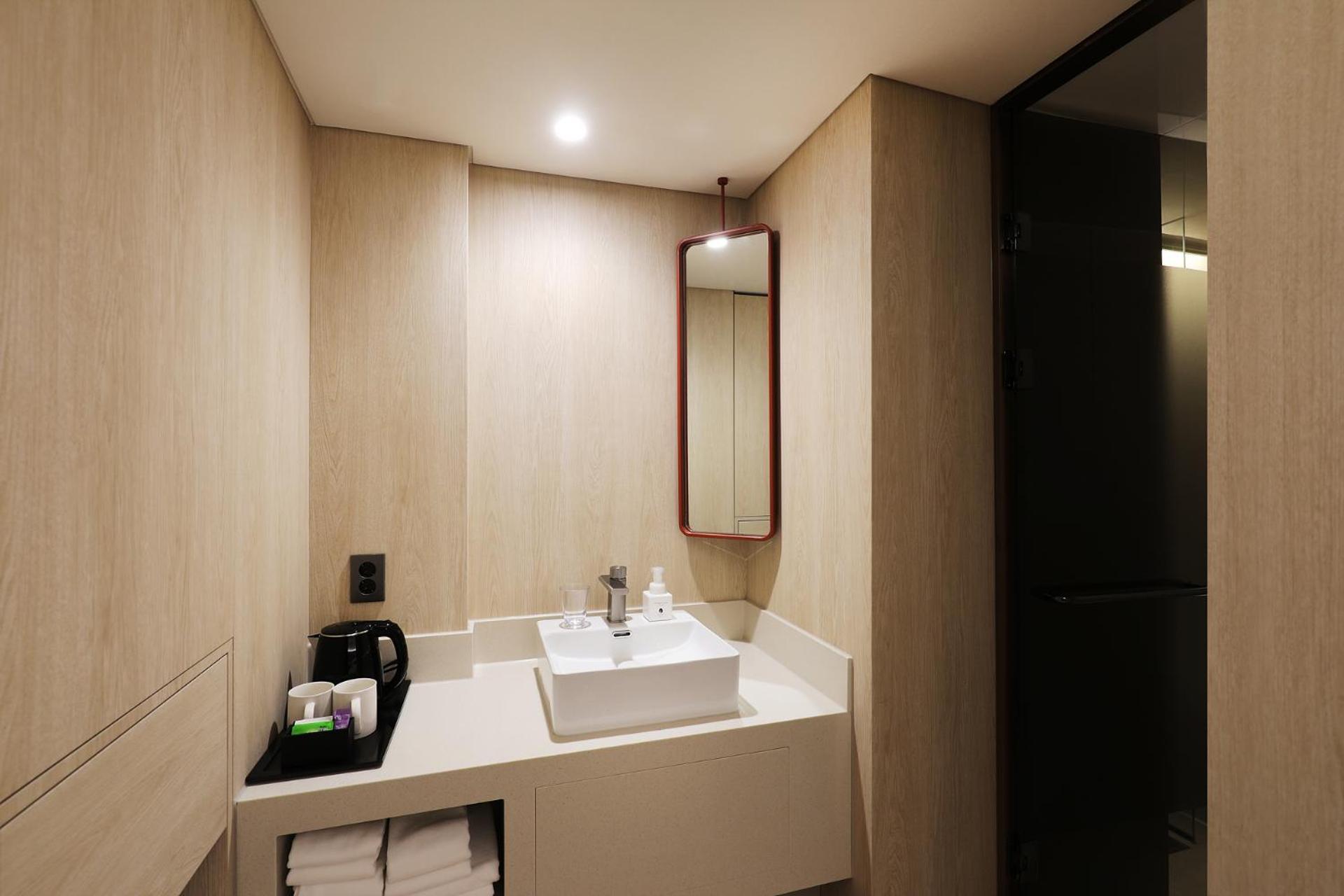 By The Designers Khách sạn